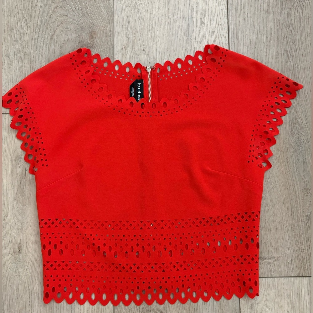 bebe red eyelet top size small